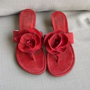 STUART WEITZMAN ROSEN FLOWER THONG SANDALS RED SUEDE LOW HEEL SIZE 7.5M